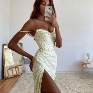 House of CB yellow dress in beautiful condition.🌹